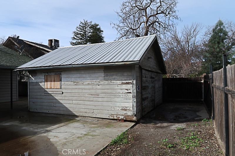 1239 Broadway Street Chico, CA 95928 - Photo 33 of 36 a front view of a house