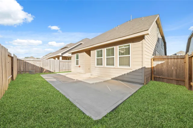 a view of a house with backyard and a garden