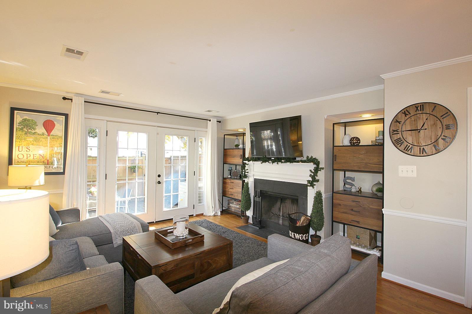 424 West Glebe Road Alexandria, VA 22305 - Photo 5 of 24 Double French doors lead to entertainer's patio.