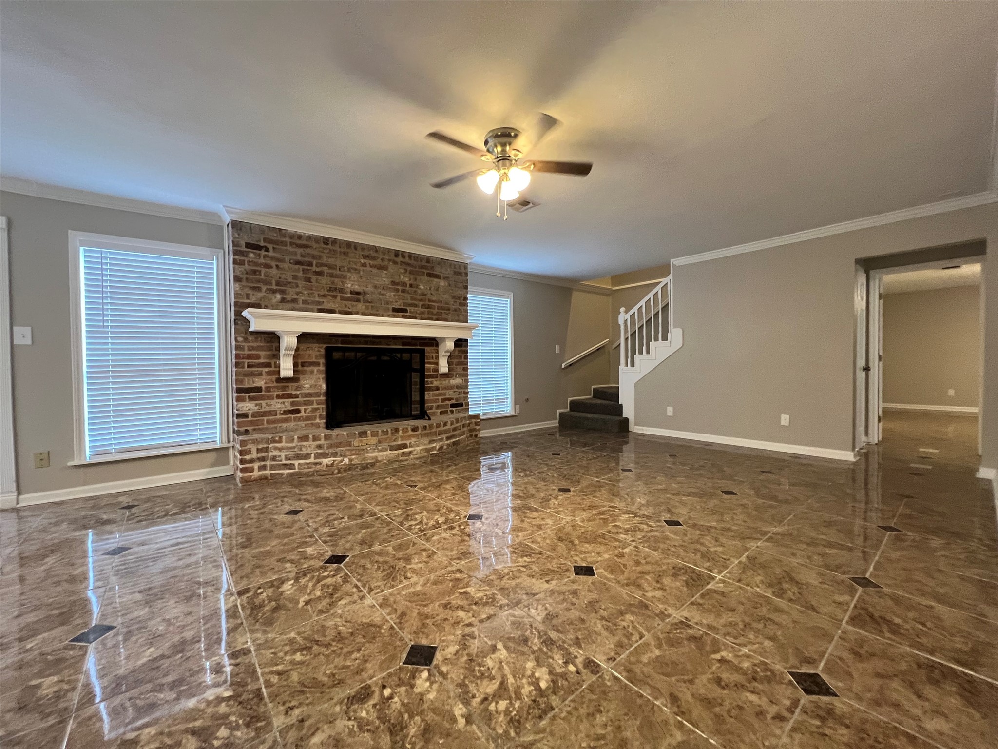 1506 Castlerock Road Houston, TX 77090 - Photo 10 of 48 Gallery Image 10
