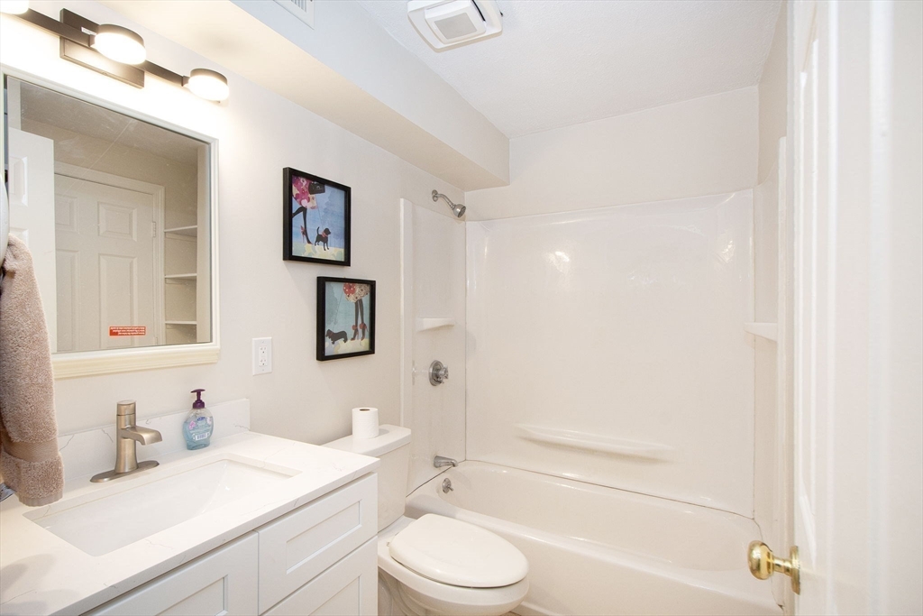 10 Beal's Cove Road, Unit C Hingham, MA 02043 - Photo 19 of 26