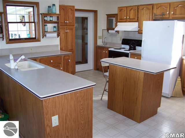 11950 North Meridian Road Farwell, MI 48622 - Photo 14 of 25 1774744-13.JPG