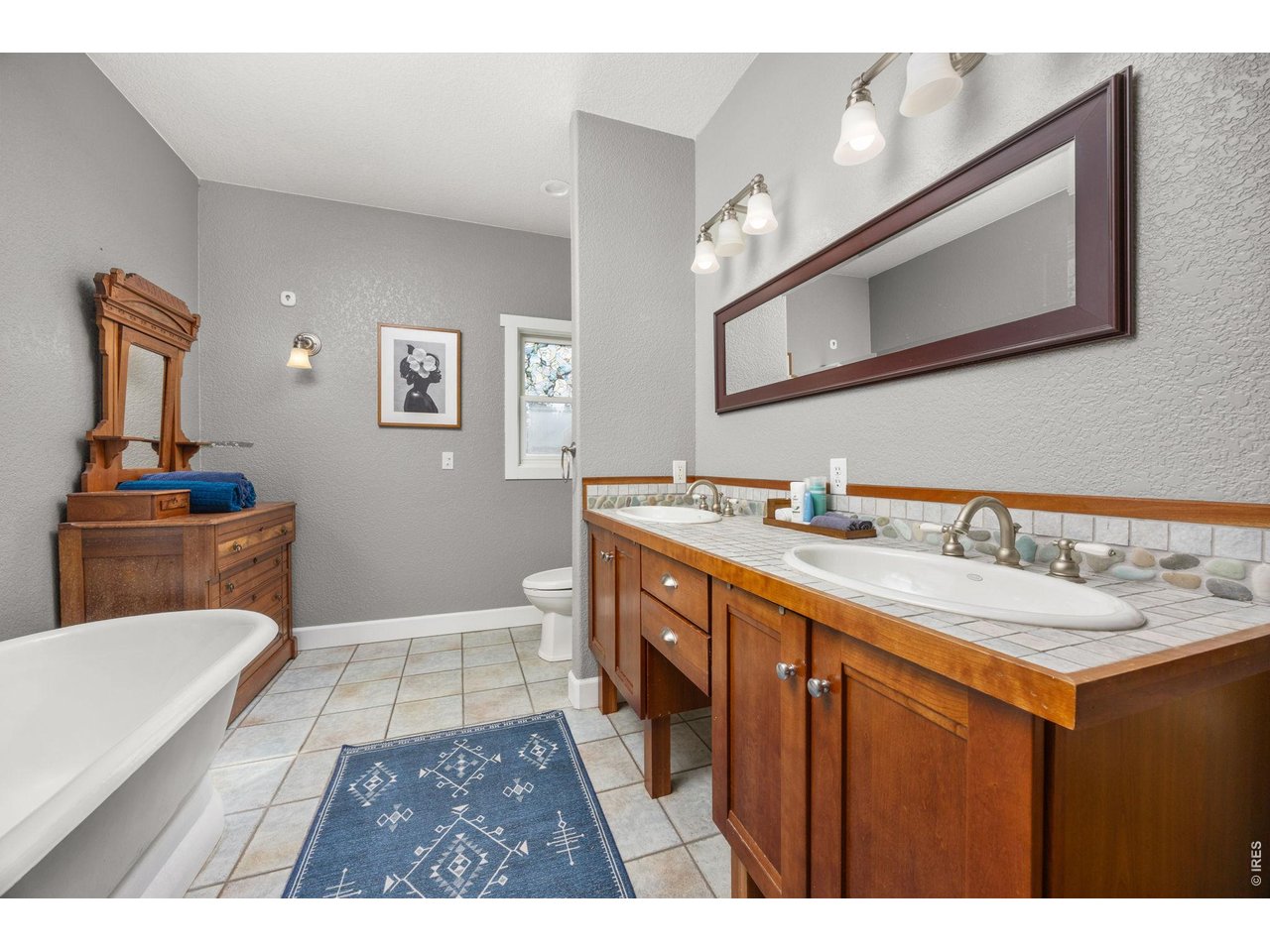 286 Chieftain Road Black Hawk, CO 80422 - Photo 23 of 50 5-piece primary bath