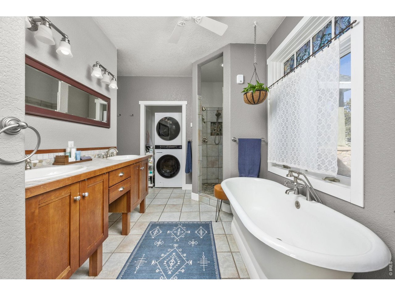 286 Chieftain Road Black Hawk, CO 80422 - Photo 24 of 50 Soaking tub and convenient laundry access