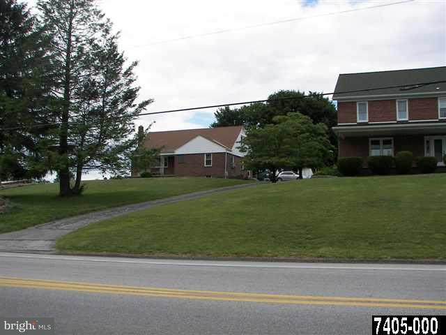 21 South Biesecker Road York, PA 17408 - Photo 18 of 18 a house view with a garden space