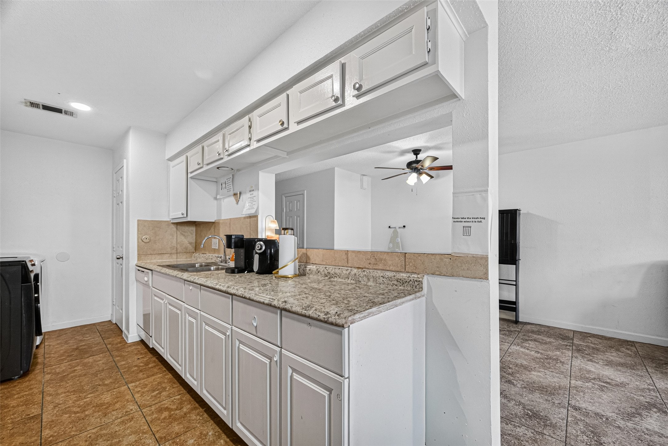 15507 Aldine Westfield Road Houston, TX 77032 - Photo 9 of 41
