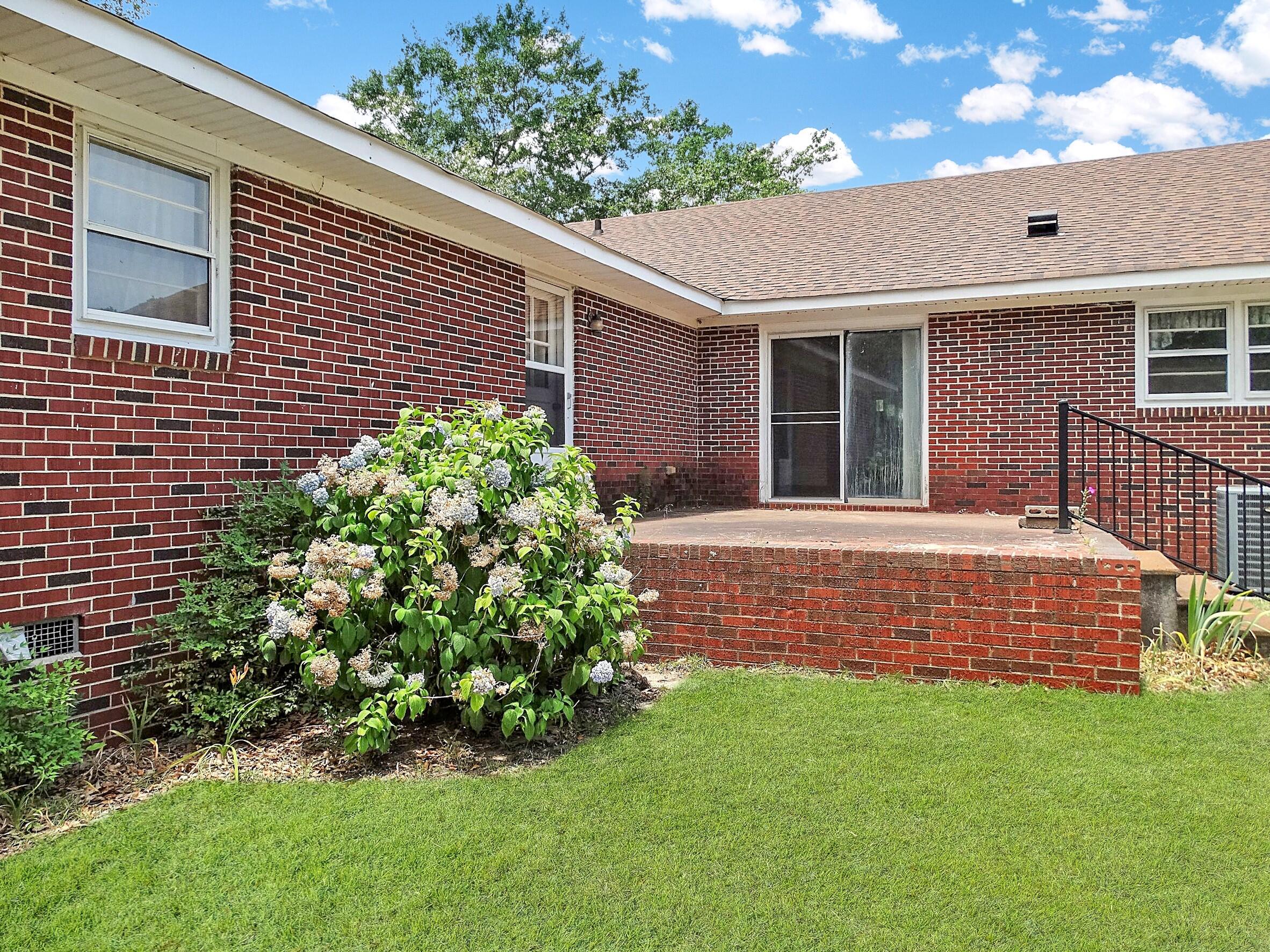 114 Marsh Place Road Trenton, SC 29847 - Photo 5 of 22 Outside deck