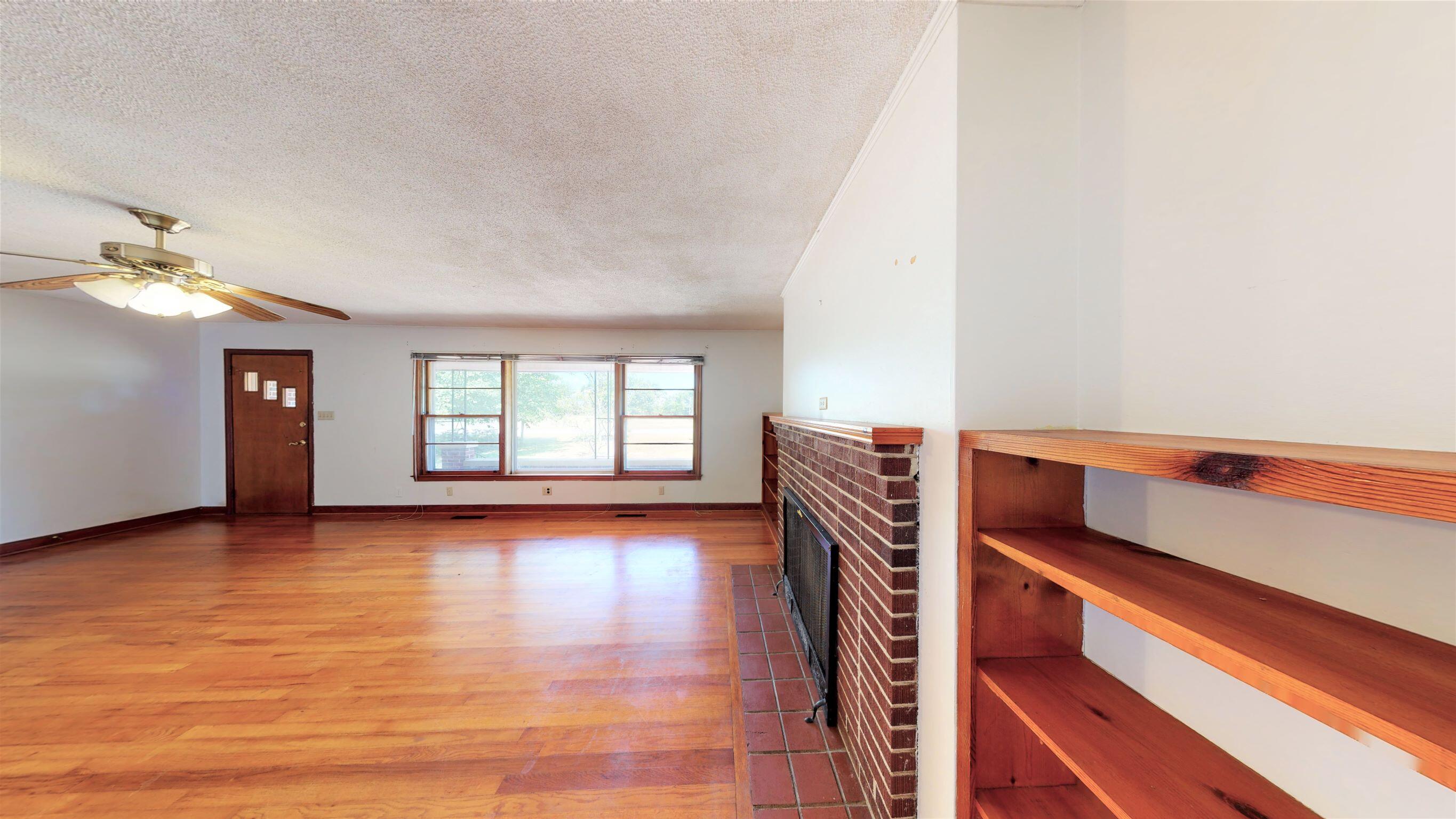 114 Marsh Place Road Trenton, SC 29847 - Photo 6 of 22 Living Room 1