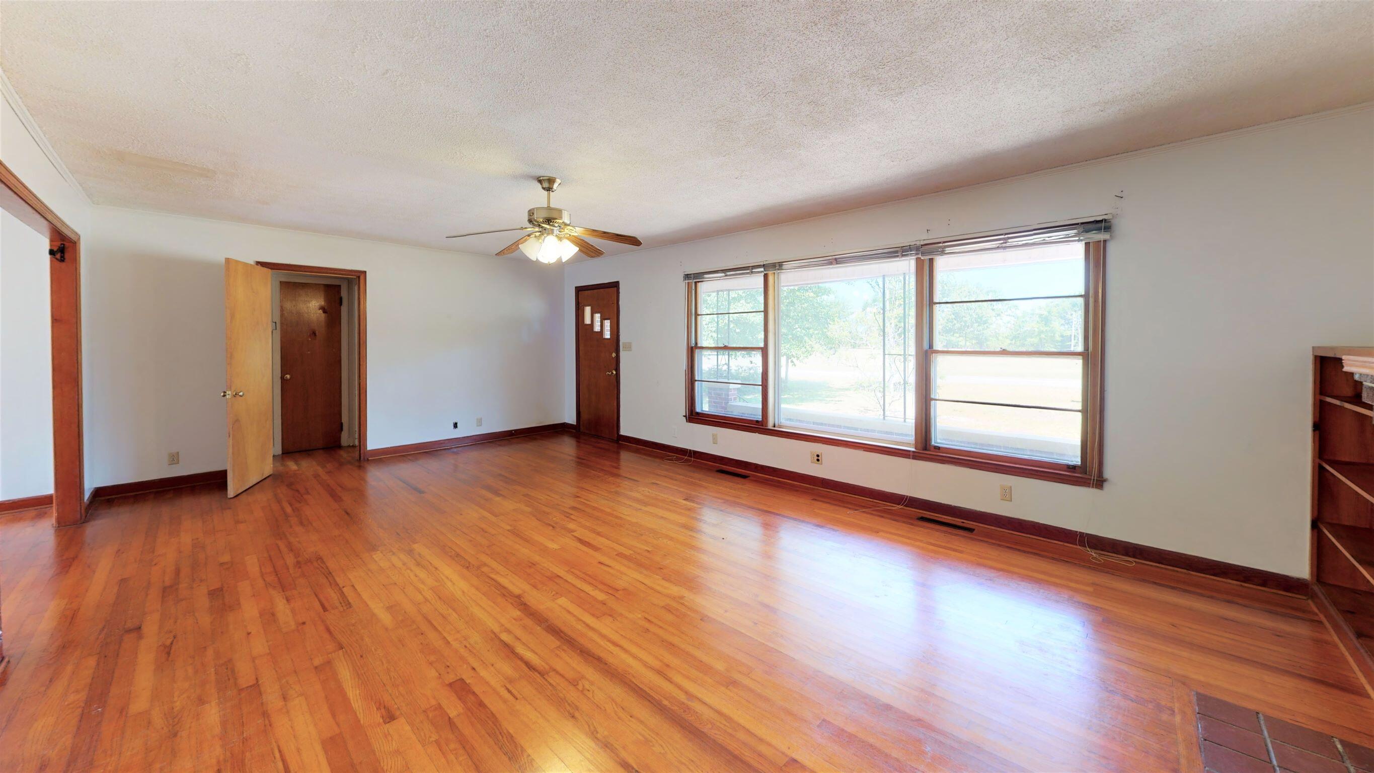114 Marsh Place Road Trenton, SC 29847 - Photo 7 of 22 Living Room 2