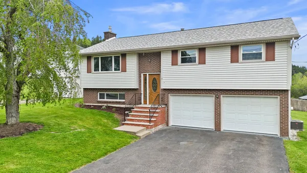 $349,900 | 8-6 Eric Drive, Johnson City, NY 13790