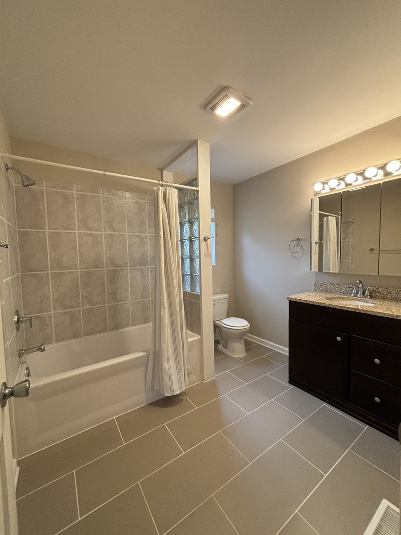 2461 Hawthorne Road Homewood, IL 60430 - Photo 15 of 37 a bathroom with a double vanity sink toilet and shower