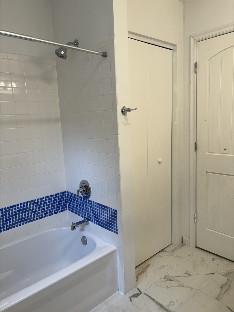 2461 Hawthorne Road Homewood, IL 60430 - Photo 22 of 37 a bathroom with a bathtub and shower