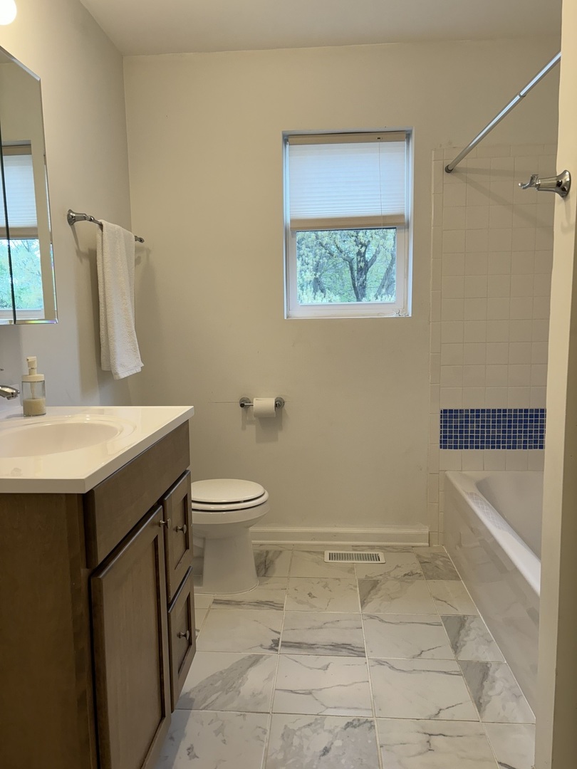 2461 Hawthorne Road Homewood, IL 60430 - Photo 23 of 37 a bathroom with a sink toilet and shower