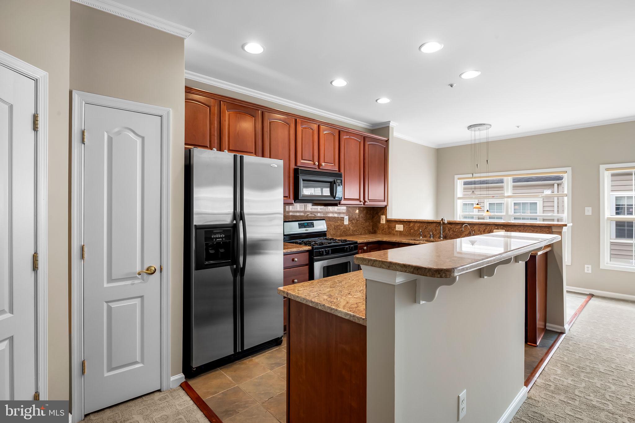10257 Rutland Round Road, Unit 38 Columbia, MD 21044 - Photo 18 of 43 Kitchen With Island