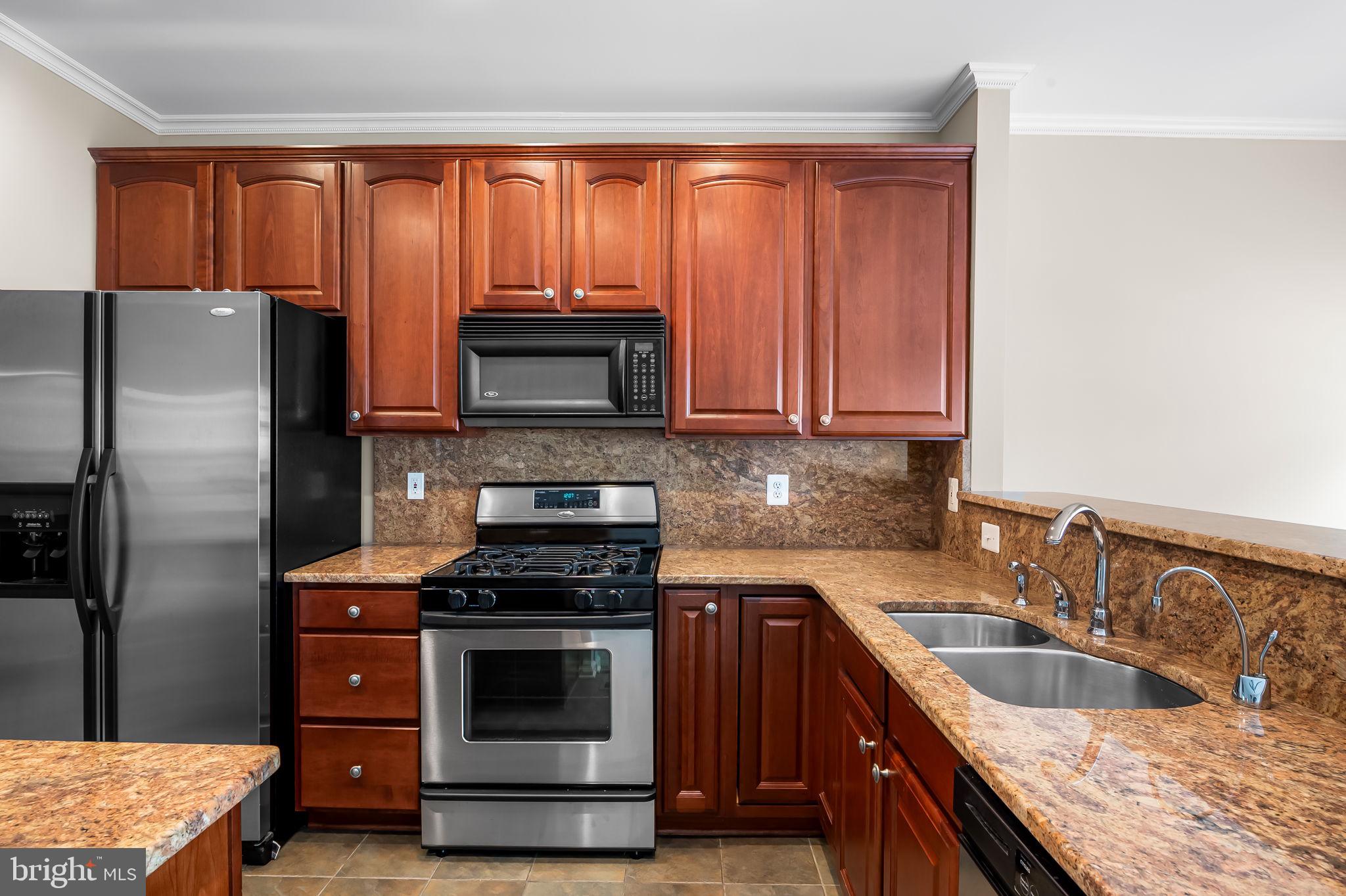 10257 Rutland Round Road, Unit 38 Columbia, MD 21044 - Photo 20 of 43 Kitchen With Island