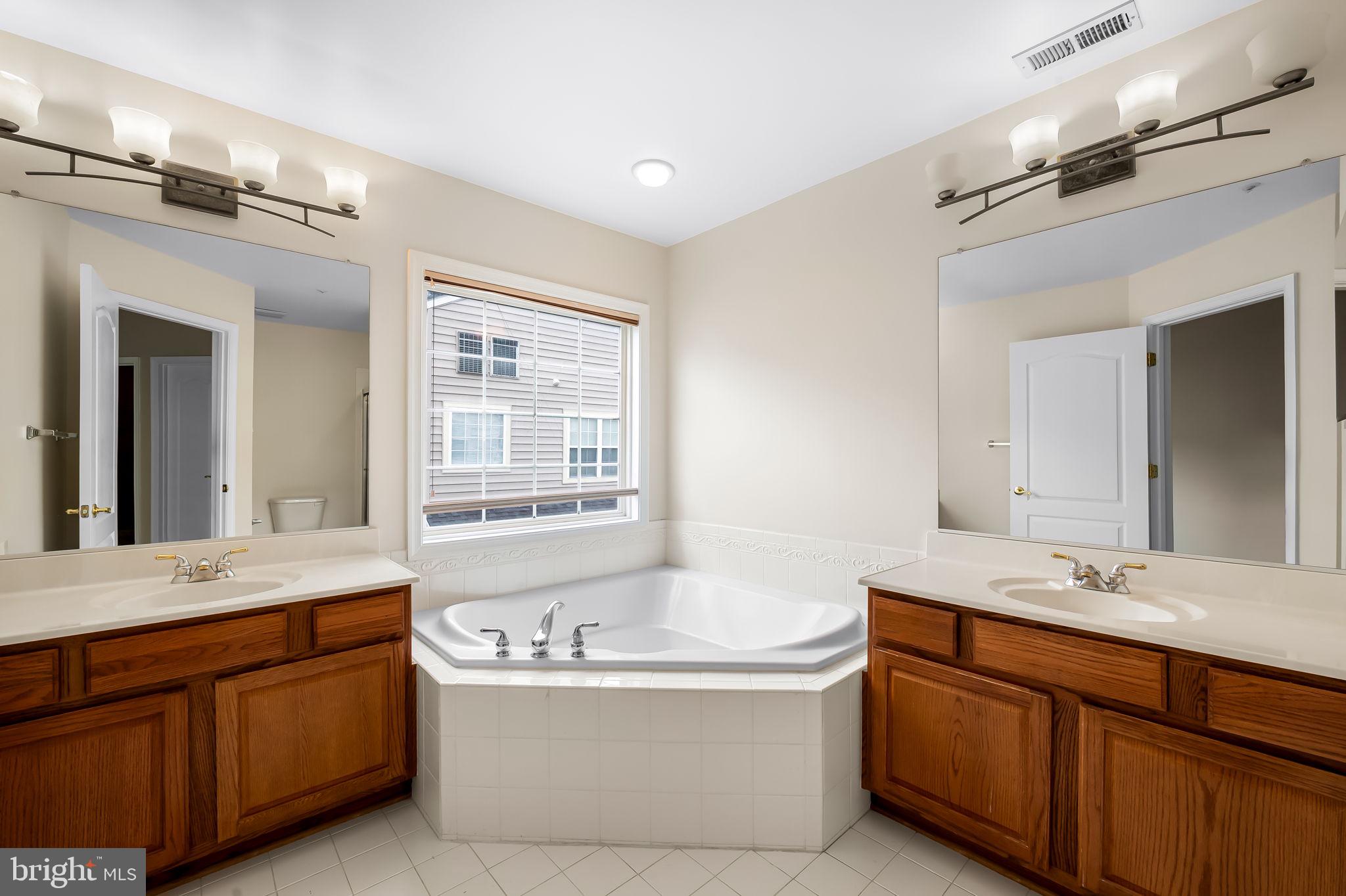 10257 Rutland Round Road, Unit 38 Columbia, MD 21044 - Photo 35 of 43 Primary Ensuite