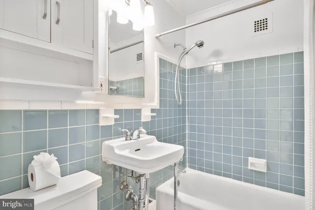 $260,000 | 305 C Street Northeast, Unit 210, Washington, DC 20002