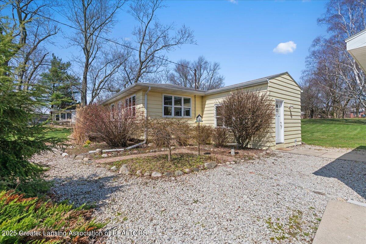 1384 Jolly Road Okemos, MI 48864 - Photo 21 of 33 09-Media Jett - 32