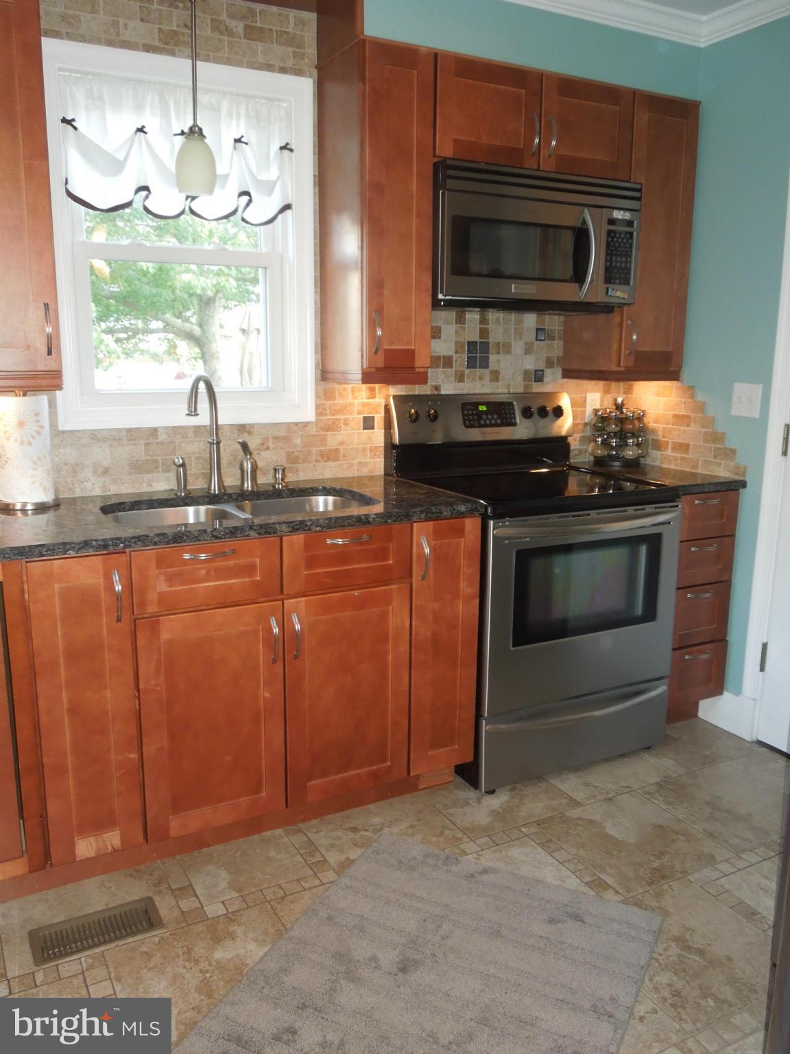 555 Forest View Road Linthicum Heights, MD 21090 - Photo 11 of 30 Kitchen