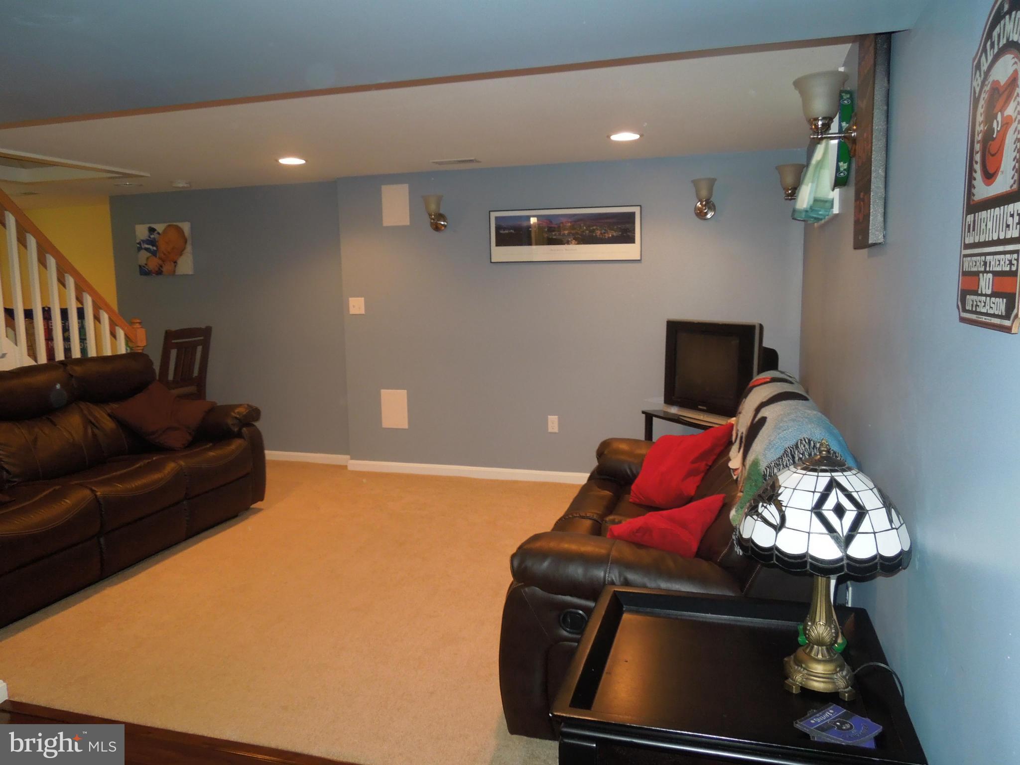 555 Forest View Road Linthicum Heights, MD 21090 - Photo 23 of 30 Family Room