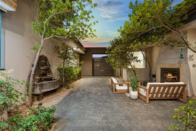 $5,200,000 | 29 Soaring Bird Court, Las Vegas, NV 89135