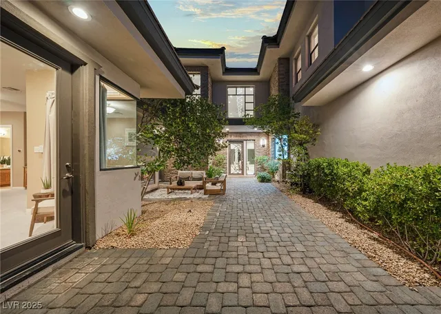 $5,200,000 | 29 Soaring Bird Court, Las Vegas, NV 89135
