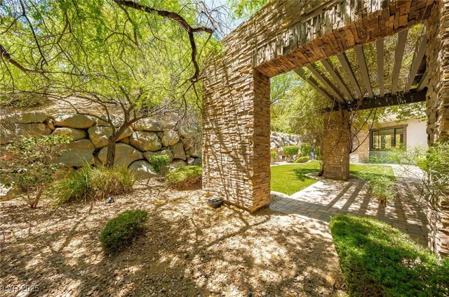 $5,200,000 | 29 Soaring Bird Court, Las Vegas, NV 89135