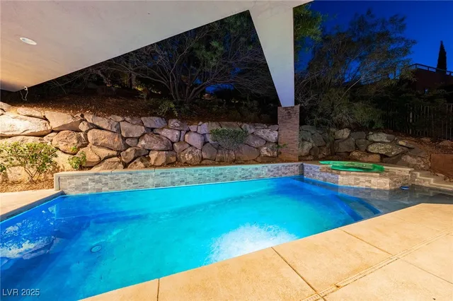 $5,200,000 | 29 Soaring Bird Court, Las Vegas, NV 89135