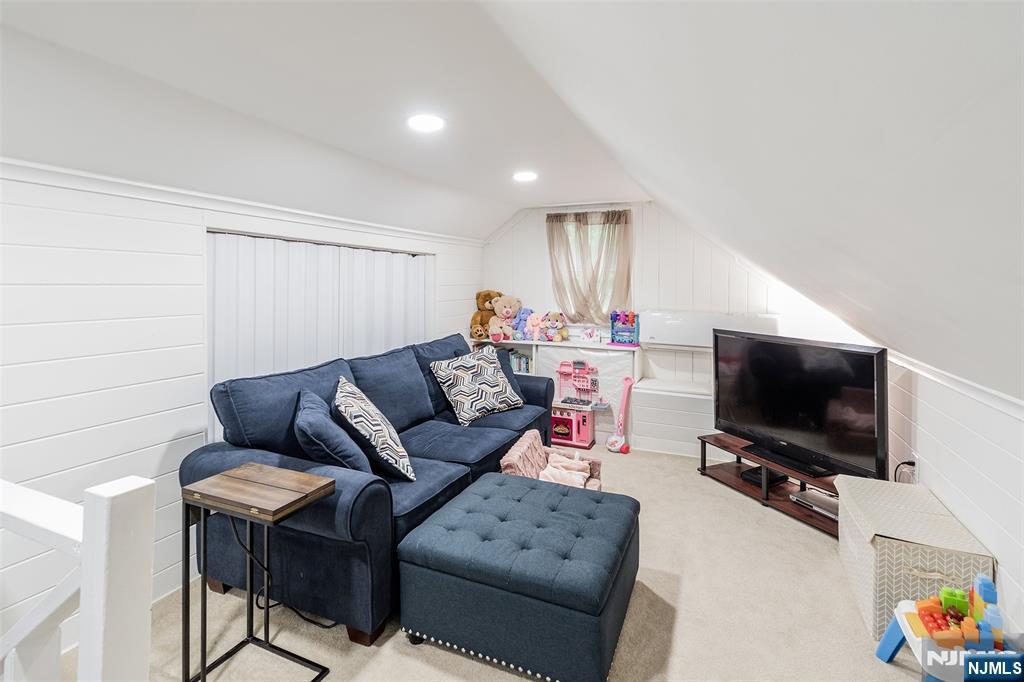 17 Woodstone Road Rockaway, NJ 07866 - Photo 11 of 20