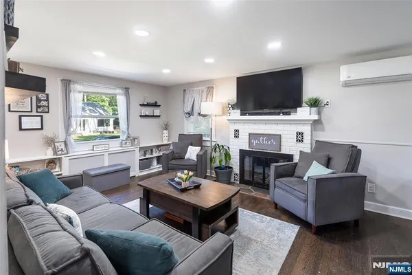 $499,900 | 17 Woodstone Road, Rockaway, NJ 07866