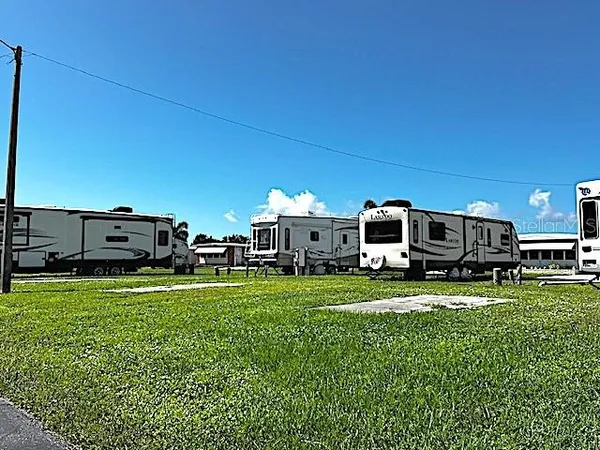 a view of a house with backyard