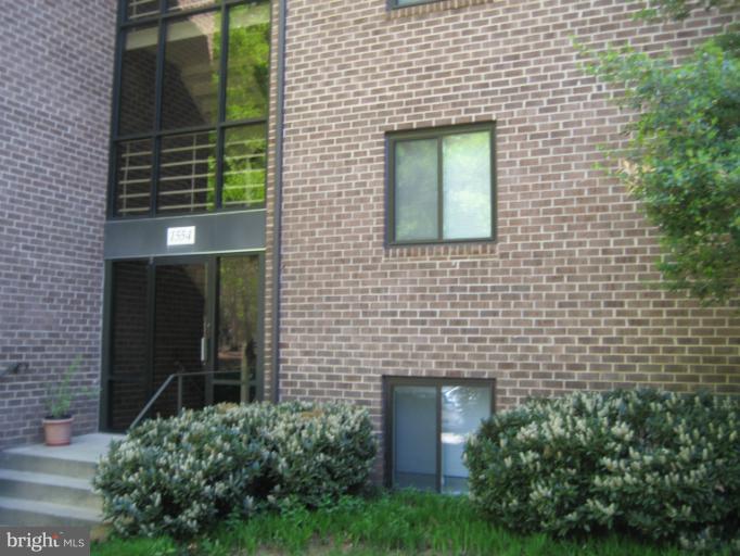 1554 Northgate Square, Unit 54/2A Reston, VA 20190 - Photo 4 of 5 a view of a brick house
