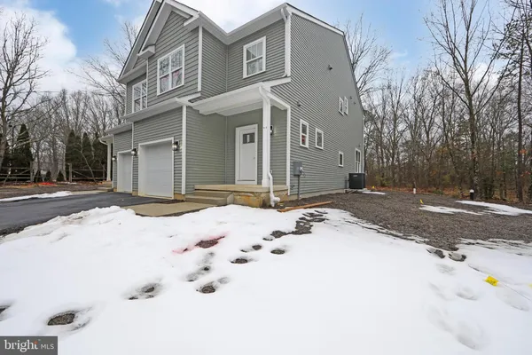 a view of a house with backyard and trees