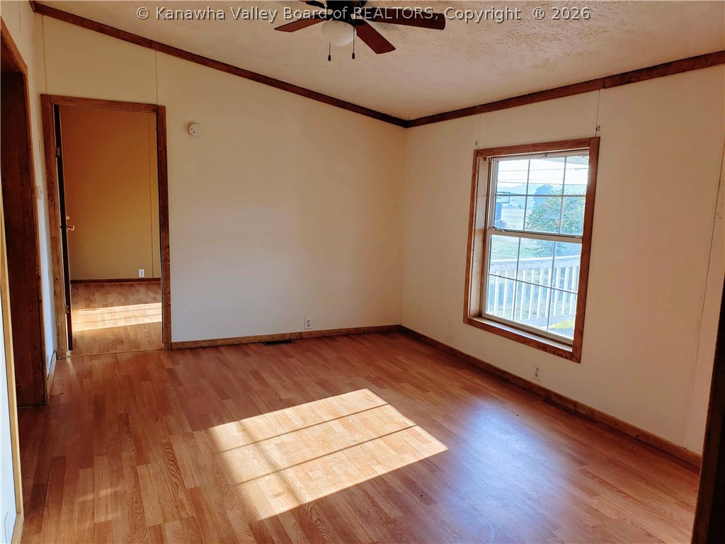 11169 Huntington Road Gallipolis Ferry, WV 25515 - Photo 4 of 20 Living Room