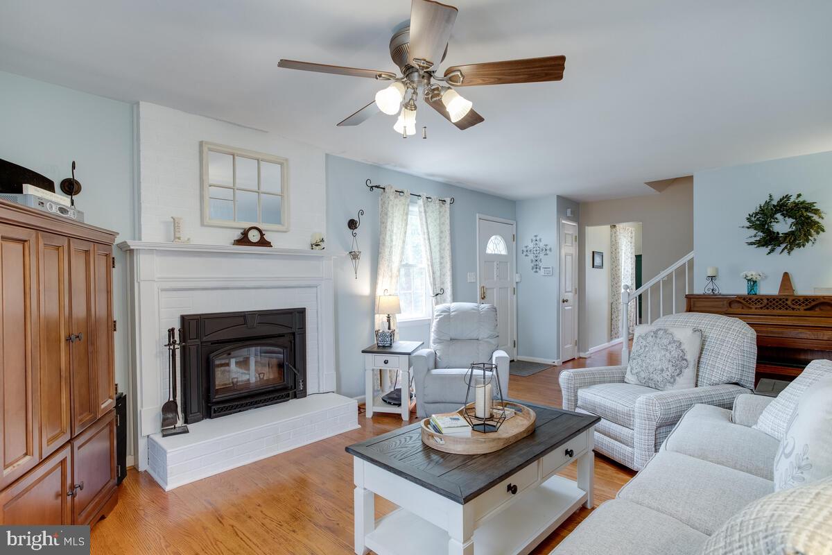 302 Homewood Road Linthicum, MD 21090 - Photo 3 of 56 Living Room