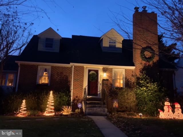 302 Homewood Road Linthicum, MD 21090 - Photo 52 of 56 Decorated for the holidays.