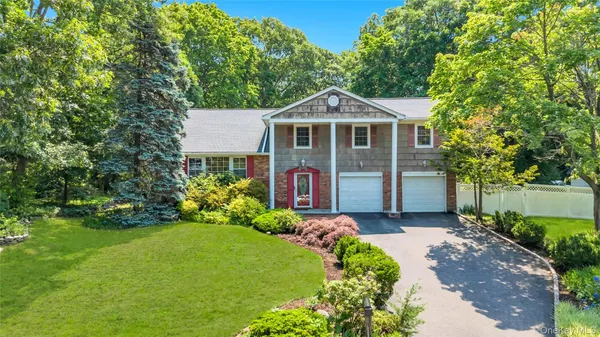 $774,999 | 3 Spruce Circle, Farmingville, NY 11738
