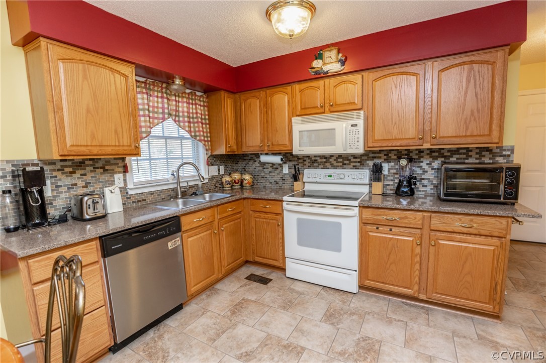 9012 Wycliff Road North Chesterfield, VA 23236 - Photo 13 of 27 Kitchen