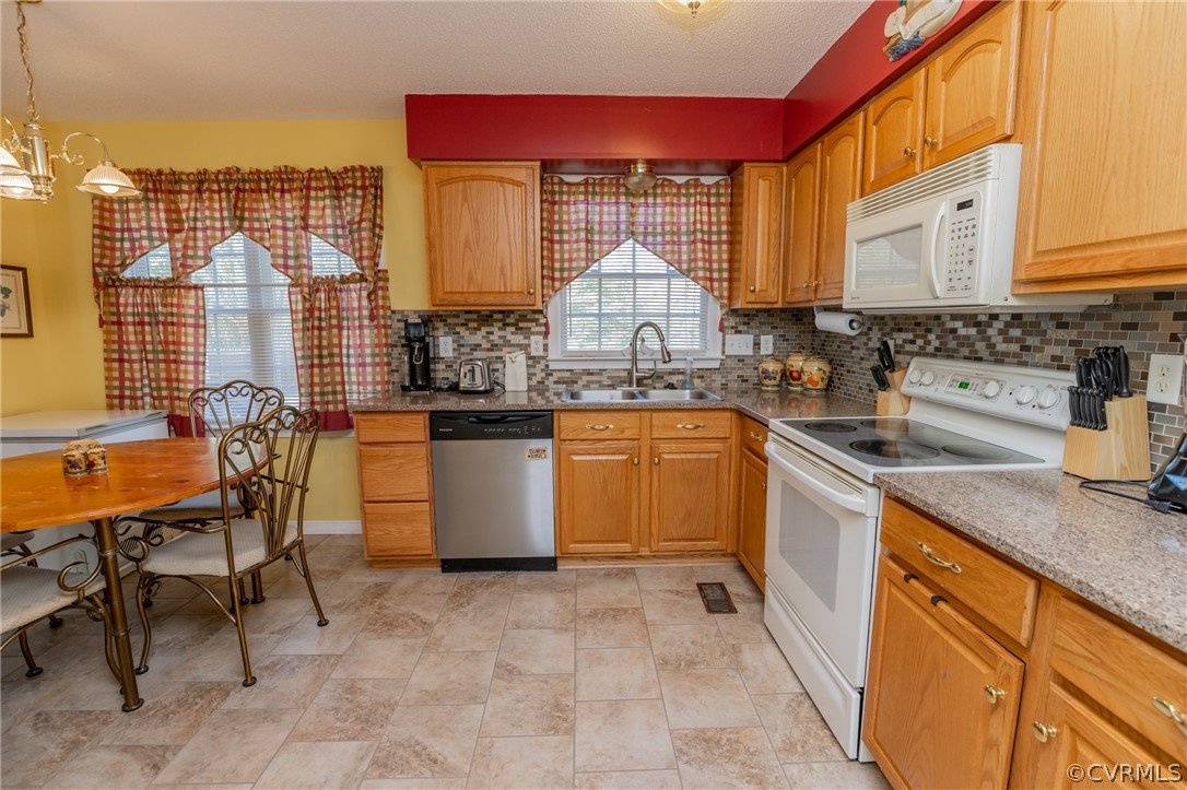 9012 Wycliff Road North Chesterfield, VA 23236 - Photo 15 of 27 Kitchen
