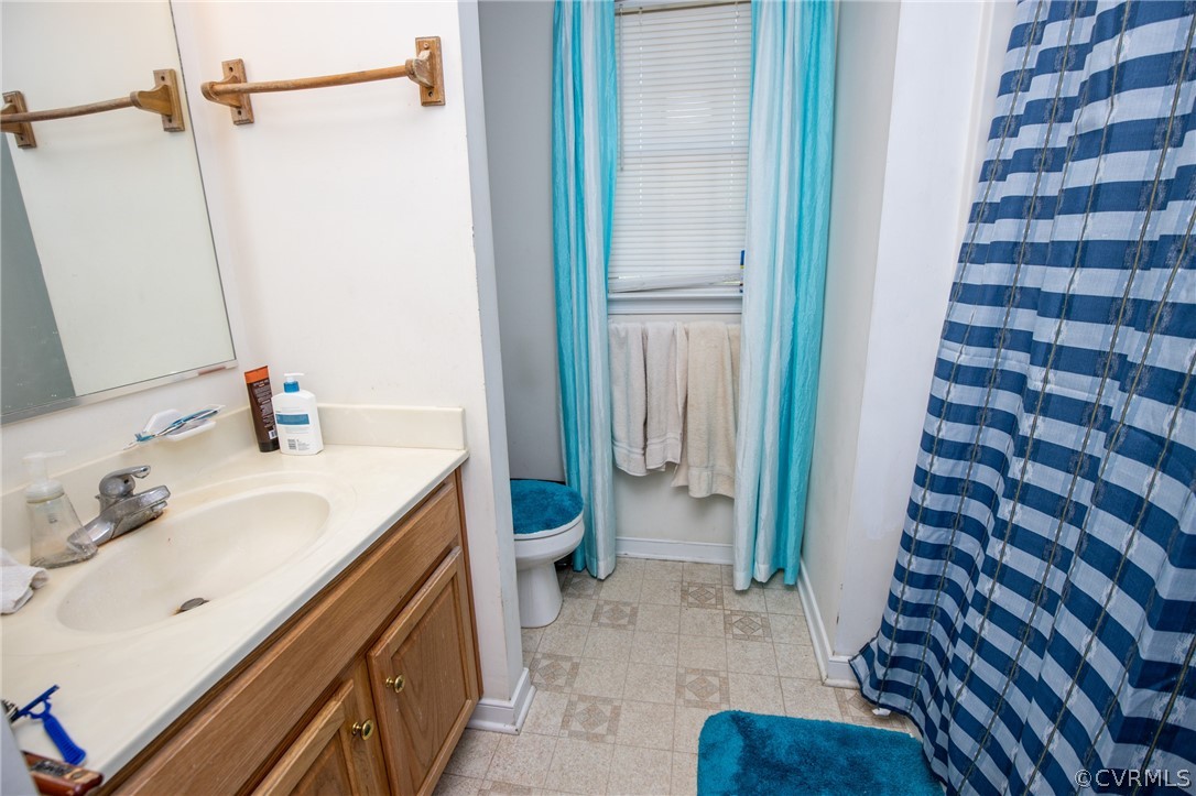 9012 Wycliff Road North Chesterfield, VA 23236 - Photo 21 of 27 Hall Bath