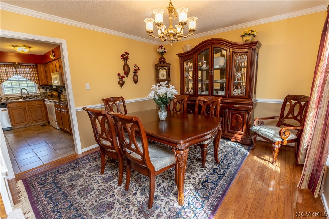 9012 Wycliff Road North Chesterfield, VA 23236 - Photo 8 of 27 Dining Room