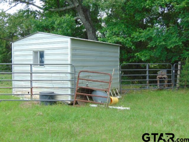 2585-c R 3212th Jacksonville, TX 75766 - Photo 29 of 30 a backyard of a house with table and chairs