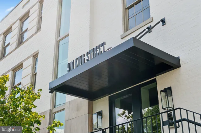 $2,625 | 901 King Street, Unit 205, Alexandria, VA 22314