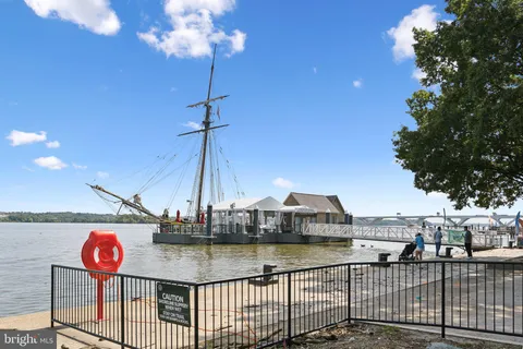 $2,625 | 901 King Street, Unit 205, Alexandria, VA 22314