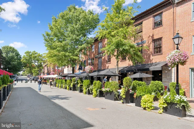 $2,625 | 901 King Street, Unit 205, Alexandria, VA 22314