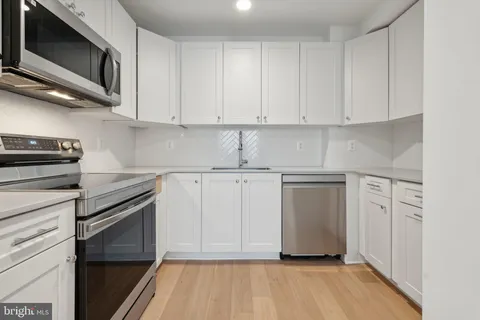 $2,625 | 901 King Street, Unit 205, Alexandria, VA 22314