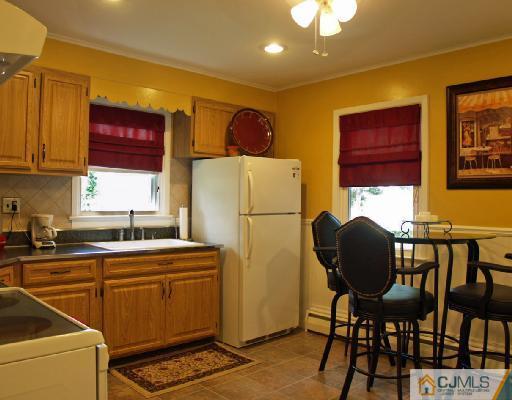946 New Dover Road Edison, NJ 08820 - Photo 3 of 10