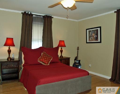 946 New Dover Road Edison, NJ 08820 - Photo 4 of 10