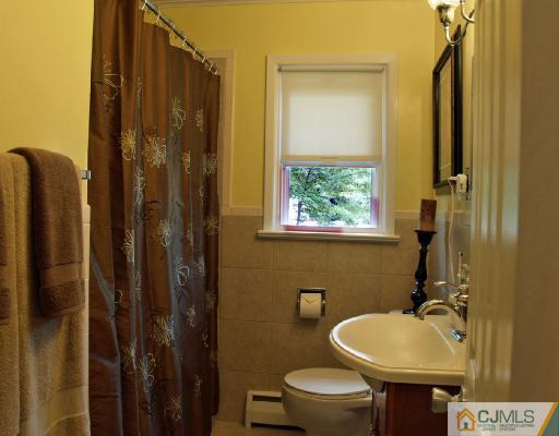 946 New Dover Road Edison, NJ 08820 - Photo 7 of 10