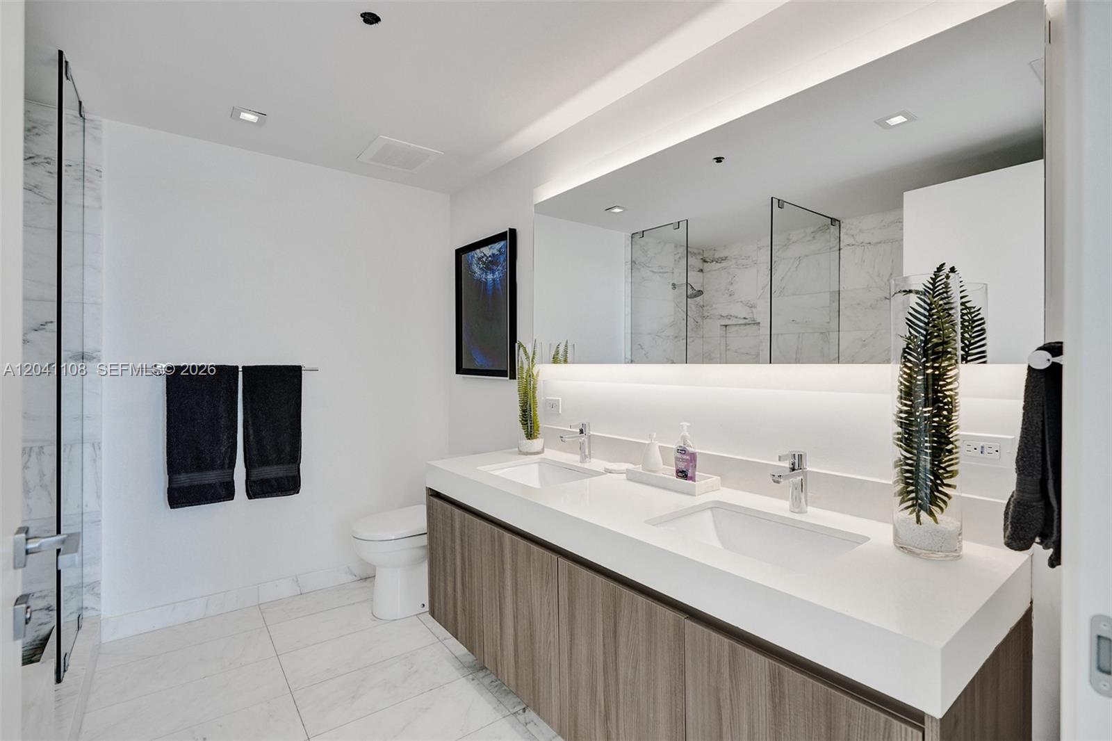 401 North Birch Road, Unit 715 Fort Lauderdale, FL 33304 - Photo 11 of 48 Master Bathroom with double sinks